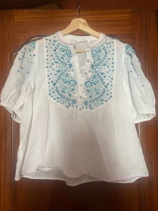 Camisa Sfera bordada blanca y turquesa