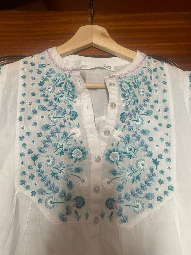 Camisa Sfera bordada blanca y turquesa