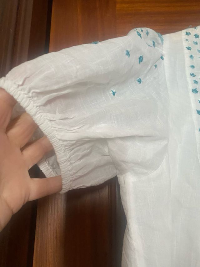 Camisa Sfera bordada blanca y turquesa