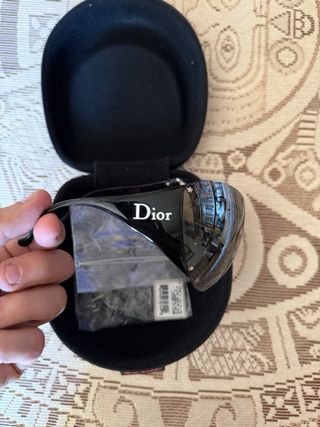 Gafas de sol Dior negras.