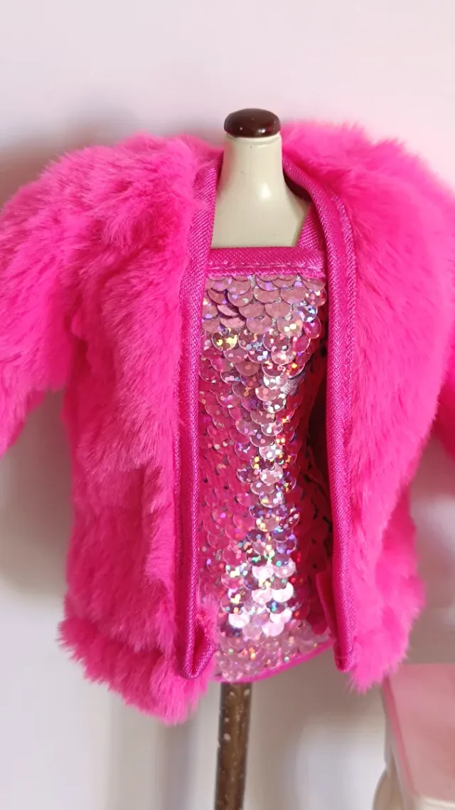 Conjunto Barbie: Chaquetón Rosa y Vestido