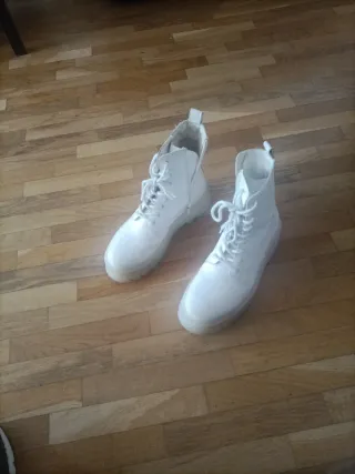 Botas de piel blancas para niña