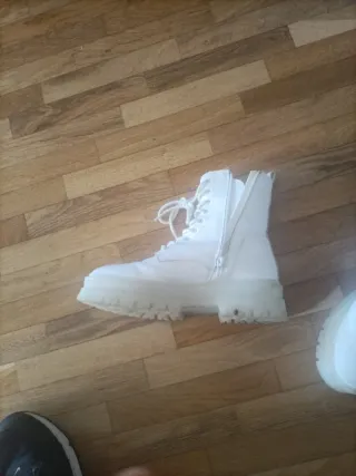 Botas de piel blancas para niña