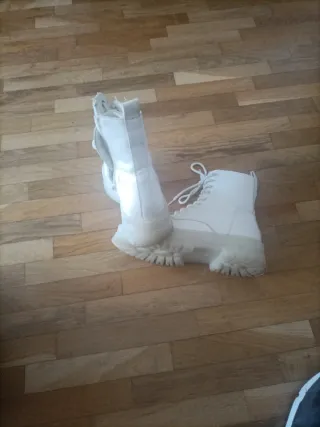 Botas de piel blancas para niña