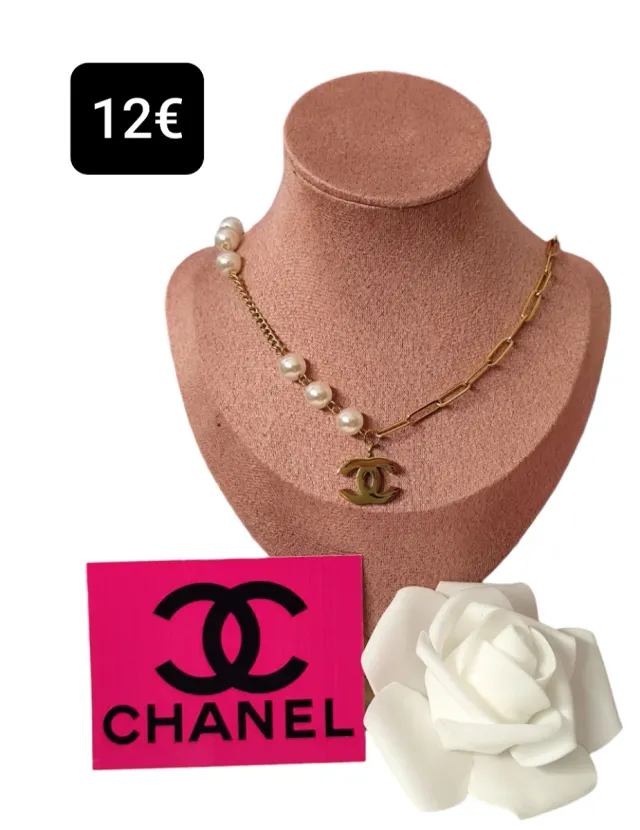 Collar Chanel Perlas y Logo Dorado