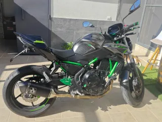Kawasaki Z650 2024 - 2900km, escape completo Arrow
