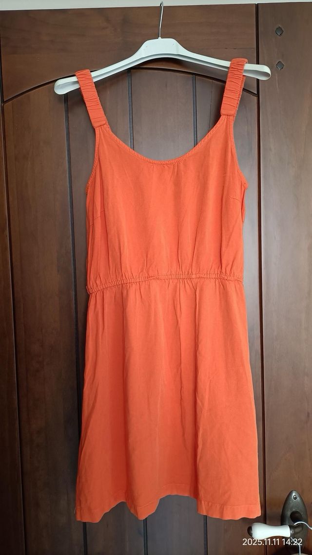 Top Croc, Jerseys cortitos y vestido 4€