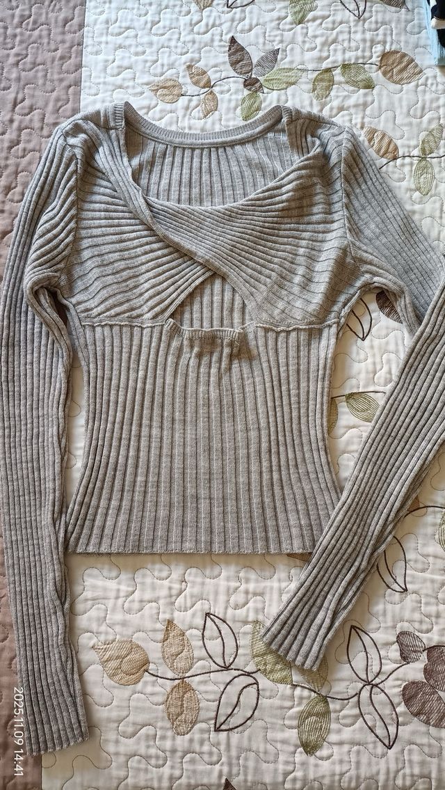 Top Croc, Jerseys cortitos y vestido 4€