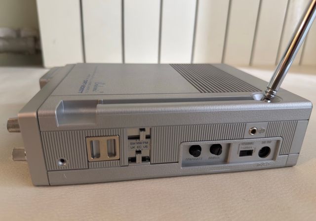 Mini TV Rádio Broksonic com Tubo Orion Japonês