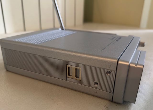 Mini TV Rádio Broksonic com Tubo Orion Japonês