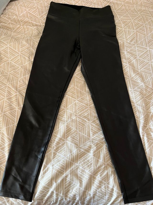 Pantalones efecto piel Calzedonia negros