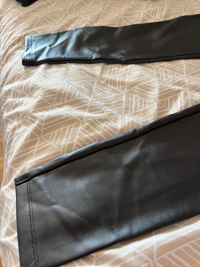 Pantalones efecto piel Calzedonia negros