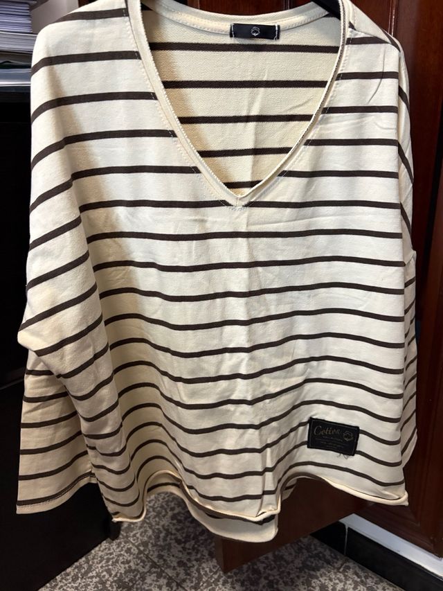 Camiseta básica de rayas beige y marrón