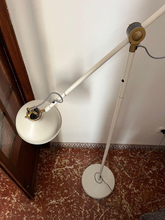 Lampada da terra Ikea Ranarp bianca e dorata