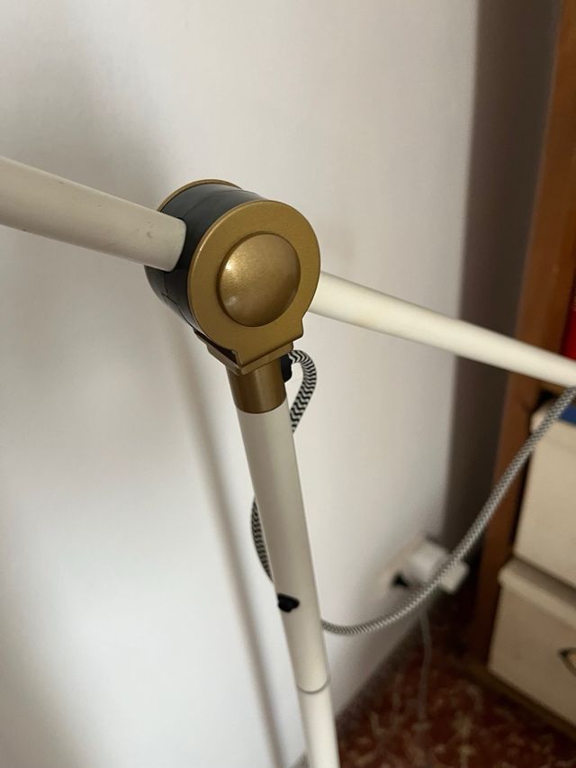 Lampada da terra Ikea Ranarp bianca e dorata