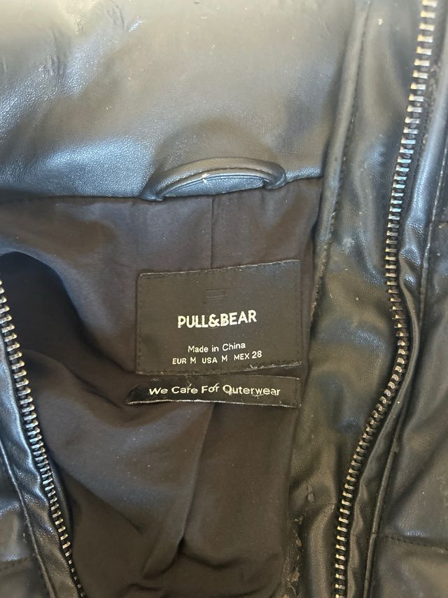 Chaqueta acolchada efecto piel negra