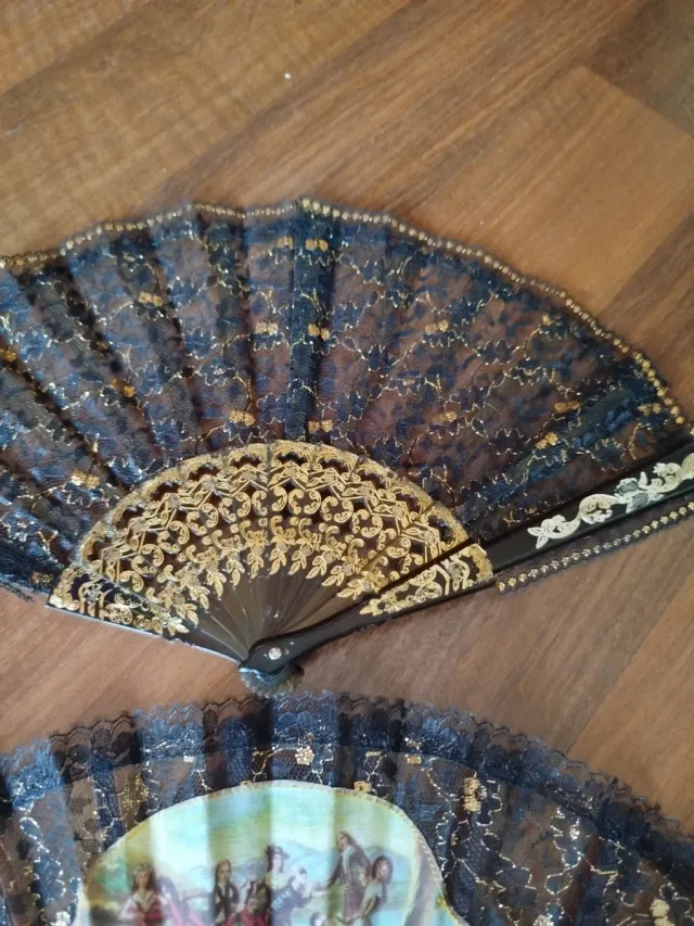 2 Abanicos Decorativos Encaje Negro Dorado