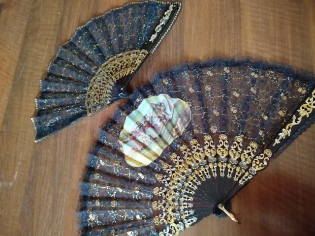 2 Abanicos Decorativos Encaje Negro Dorado