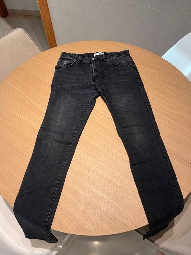 Pantalón vaquero negro