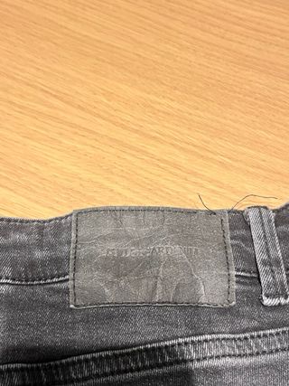 Pantalón vaquero negro