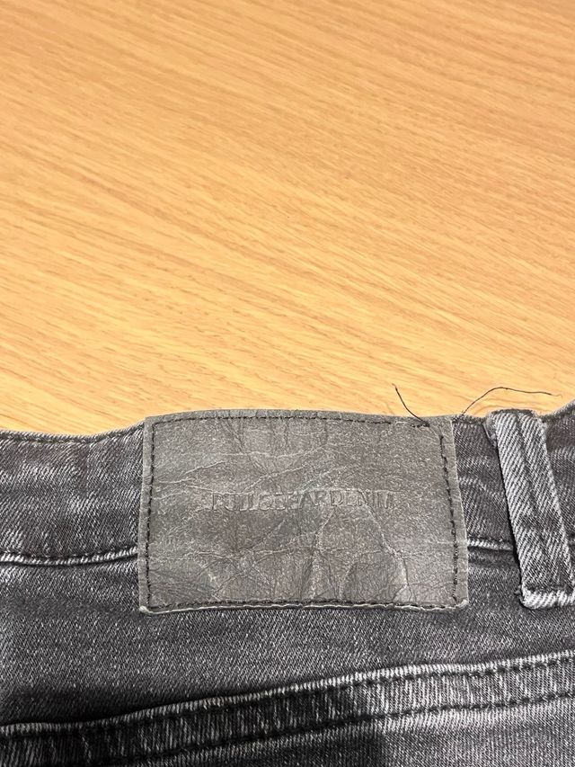 Pantalón vaquero negro