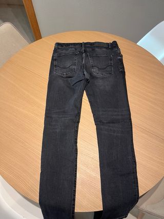 Pantalón vaquero negro