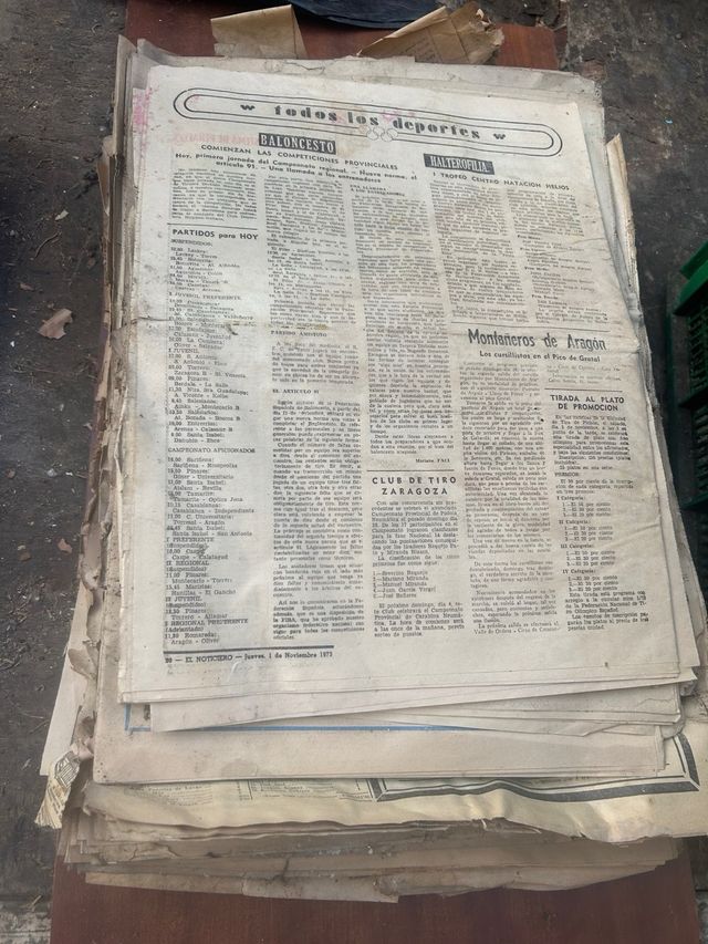 se vende lote de periódicos antiguos un buen lote