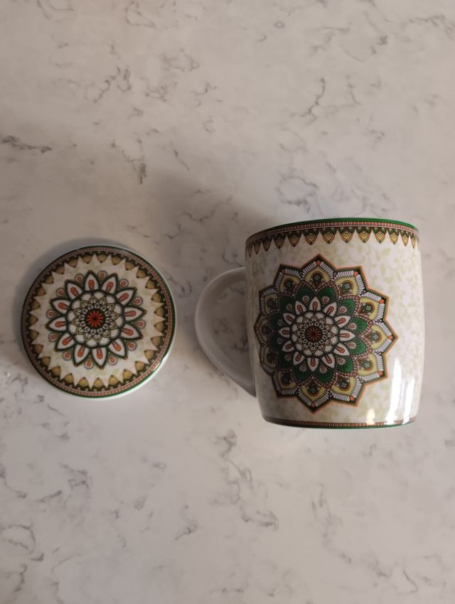 Taza de cerámica con diseño mandala
