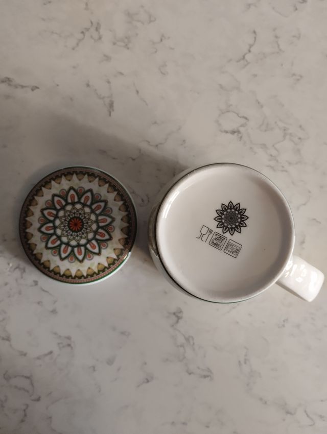 Taza de cerámica con diseño mandala