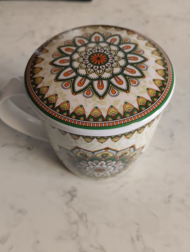 Taza de cerámica con diseño mandala