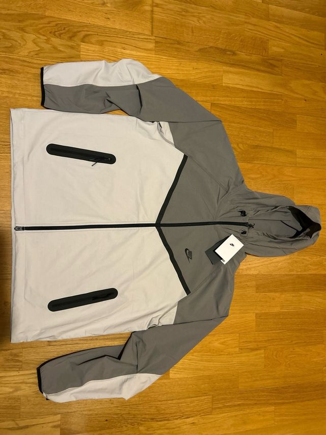 Chaqueta cortavientos Nike Tech Gris/Blanco