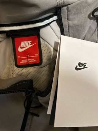 Chaqueta cortavientos Nike Tech Gris/Blanco