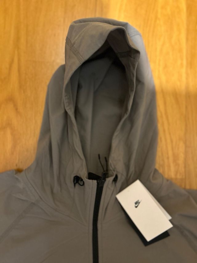 Chaqueta cortavientos Nike Tech Gris/Blanco