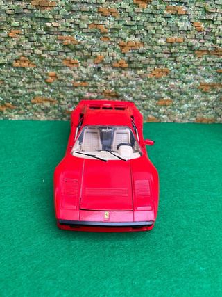 Ferrari GTO 1984 - Escala 1:18 - Burago
