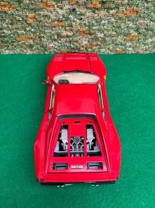 Ferrari GTO 1984 - Escala 1:18 - Burago