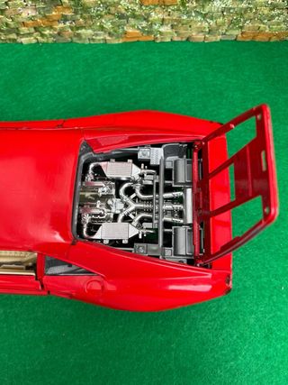 Ferrari GTO 1984 - Escala 1:18 - Burago