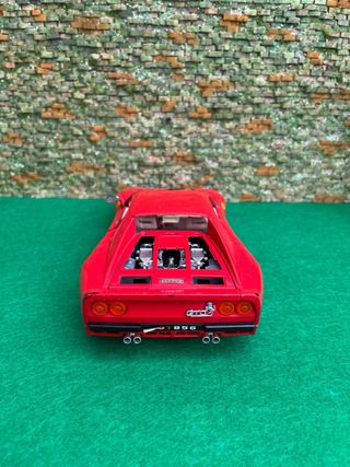 Ferrari GTO 1984 - Escala 1:18 - Burago