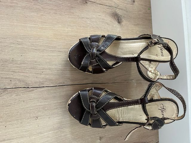 Sandalias cuña alta marrón y dorado