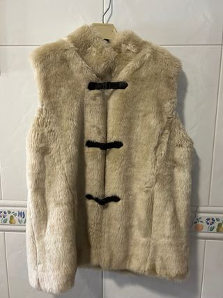 Chaleco de pelo beige