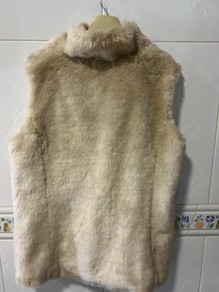 Chaleco de pelo beige