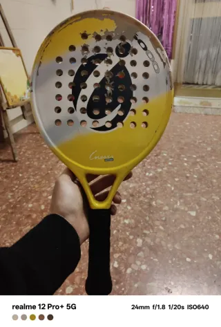 Raqueta de pádel usada