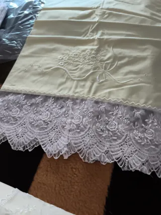 Juego Sábanas Bordadas amarillo /