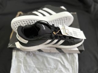 Zapatillas Adidas Niño Negras y Blancas