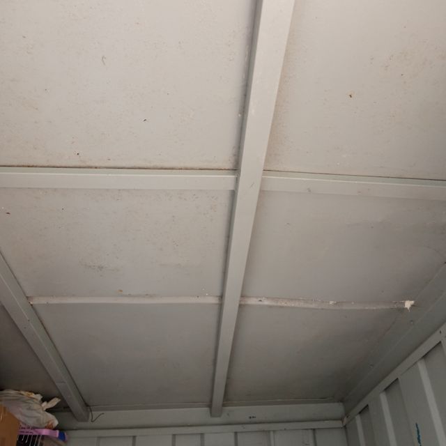 Contenedor caseta de hierro