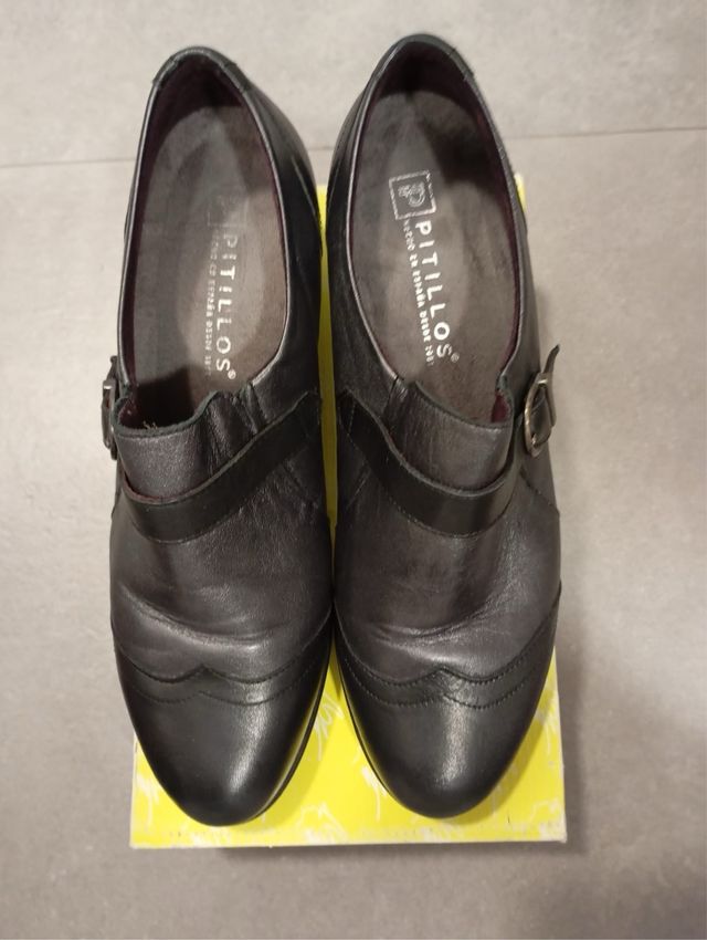 Zapatos abotinados mujer