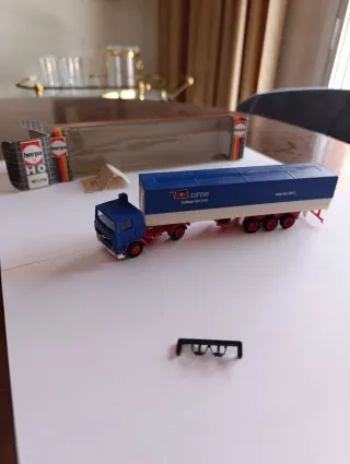 Herpa Volvo F12 con remolque DFDS