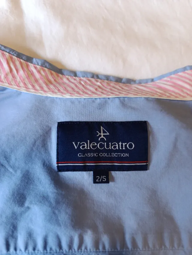 Camisa Valecuatro azul y rosa