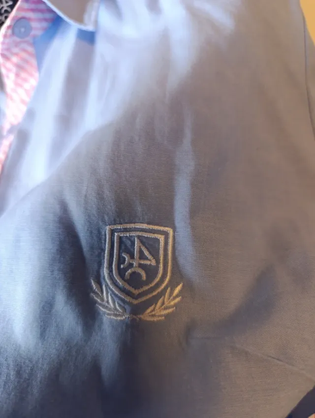 Camisa Valecuatro azul y rosa