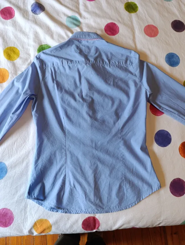 Camisa Valecuatro azul y rosa