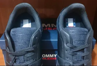 TOMMY HILFIGER ORIGINAL A ESTRENAR TALLA 42